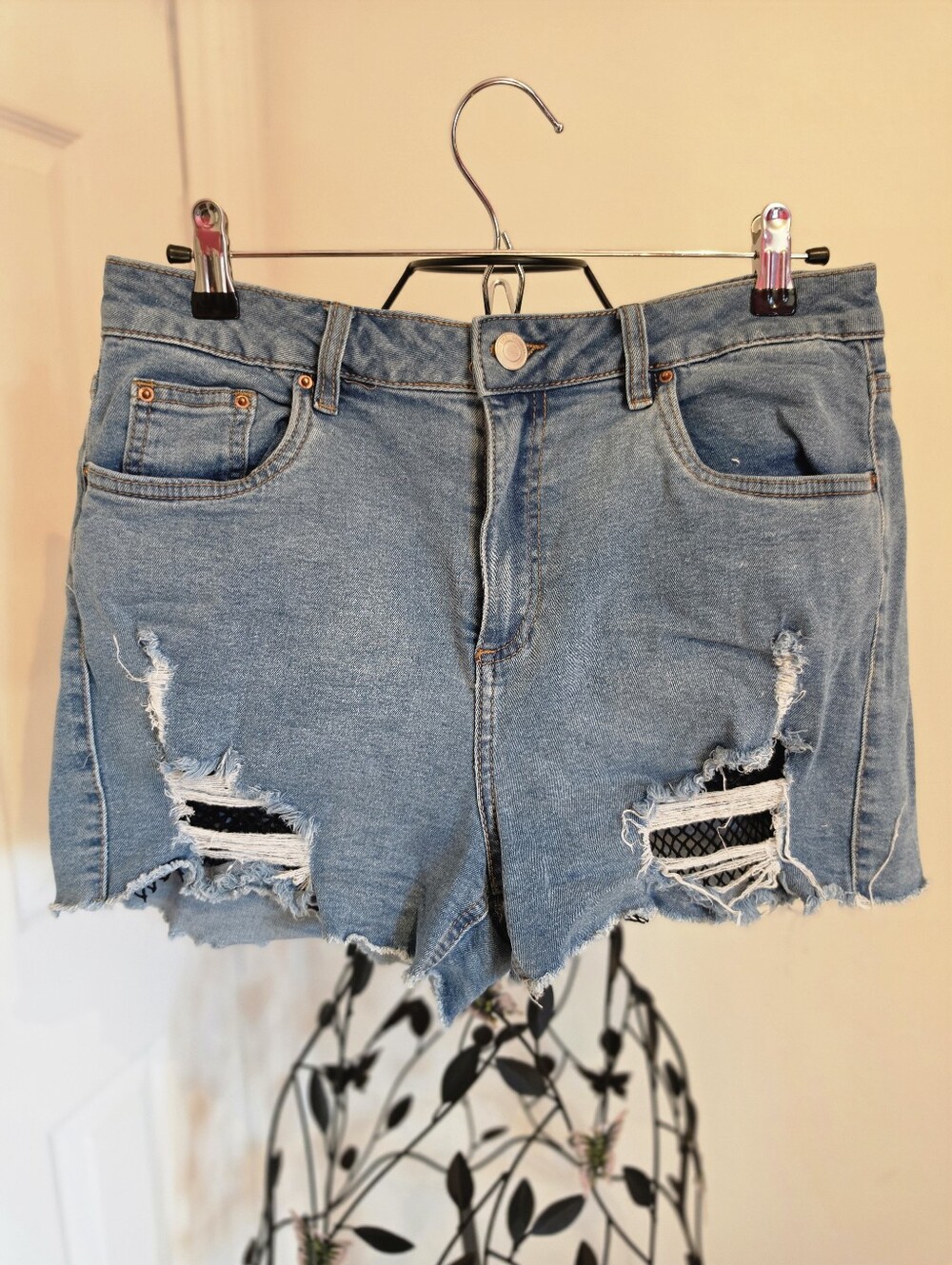 Distressed Denim High Rise Shorts‎